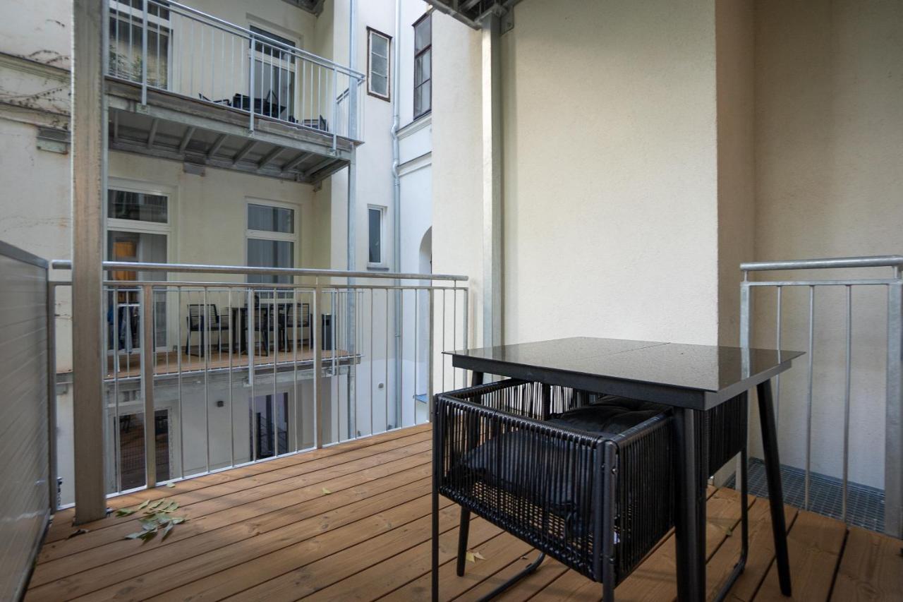 Stylish Central 1-Bedroom Apartment With A Terrace Виена Екстериор снимка